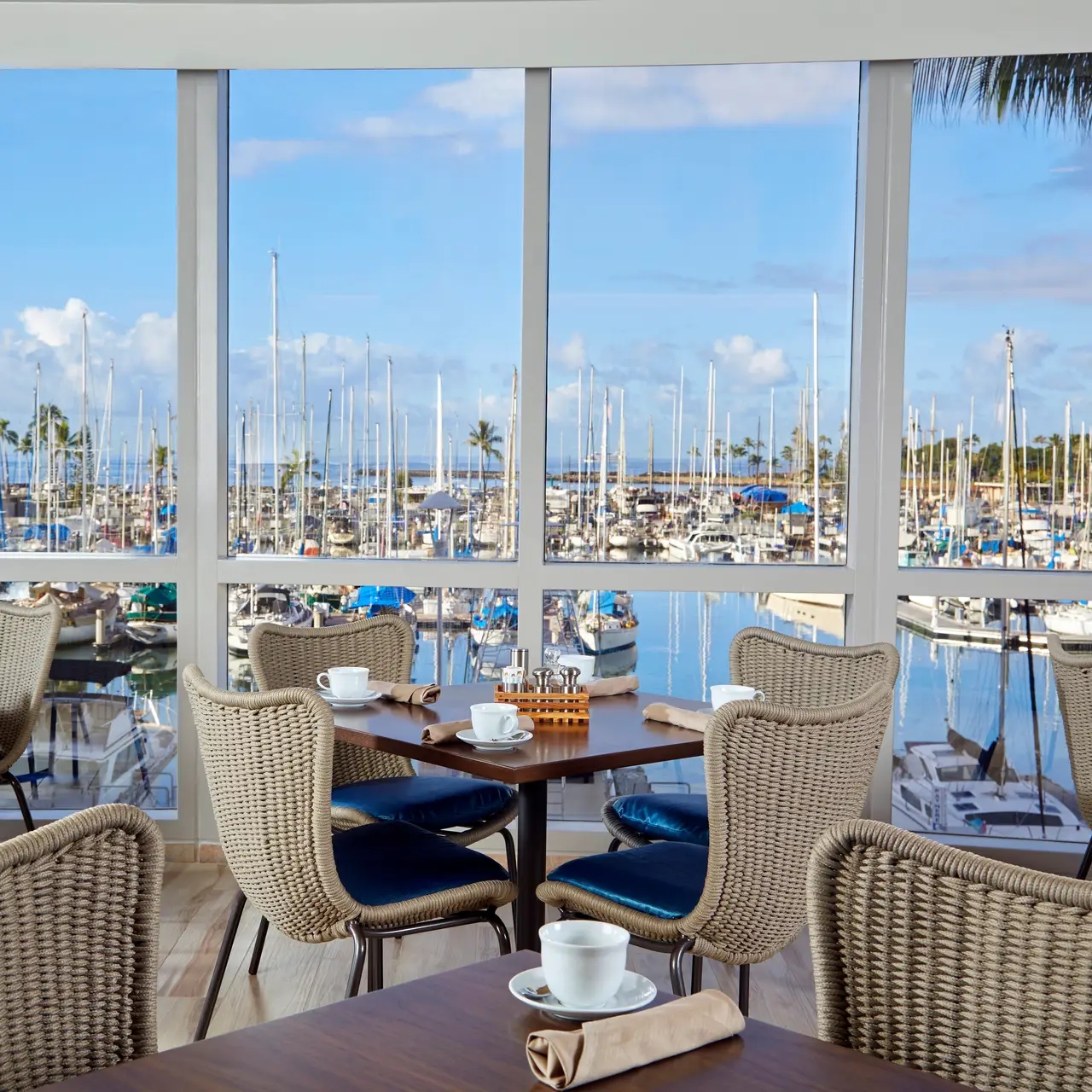 100 Sails Restaurant & Bar is a Restaurant located in the city of Waikiki on Oahu, Hawaii