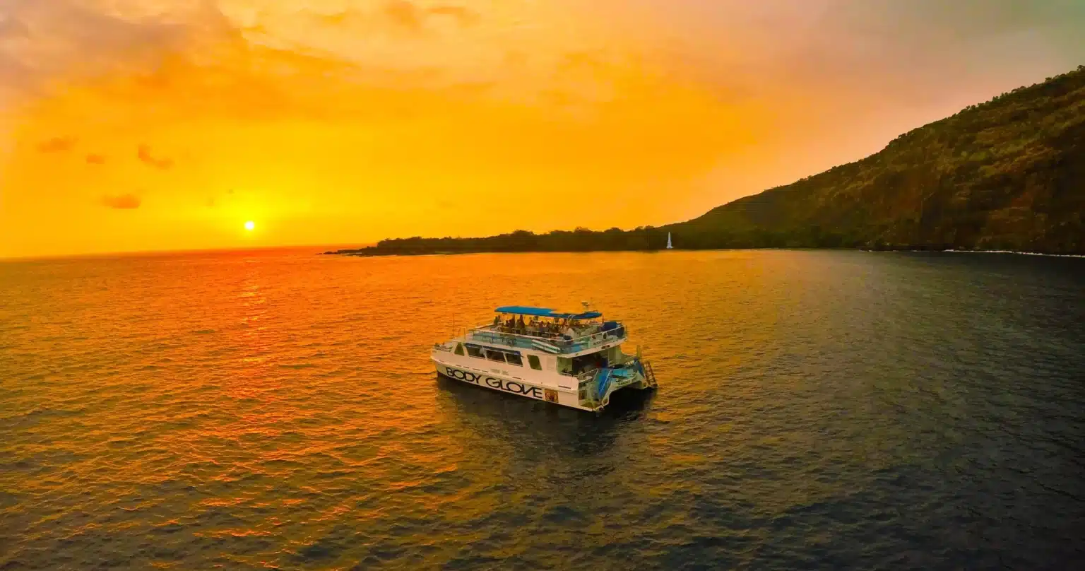 Historical Dinner Cruise: Boat Activity Tour in the town of Kailua-Kona on Big Island