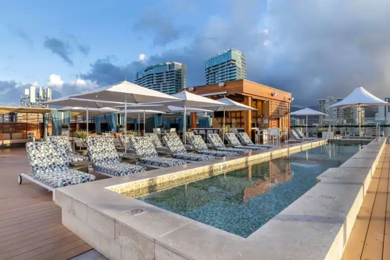 Hokulani Waikiki By Hilton Grand Vacations is a Hotel located in the city of Honolulu on Oahu, Hawaii