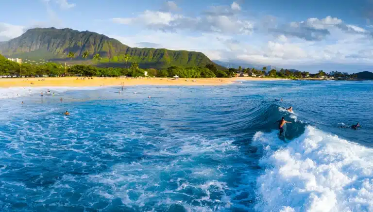 Makaha Beach: Beach Attraction in the town of Waianae on Oahu