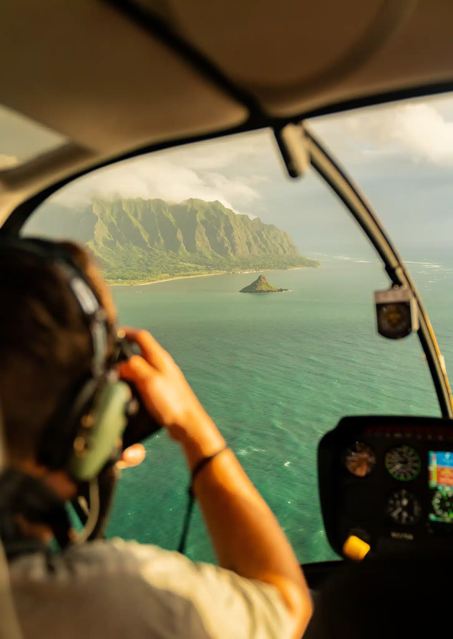 Helicopter Photo Flight is a Air Activity located in the city of Honolulu on Oahu, Hawaii
