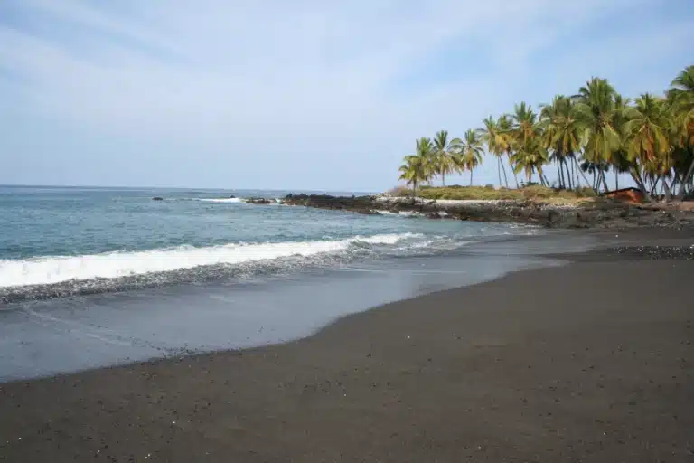 Honomalino Bay is a Beach located in the city of Captain Cook on Big Island, Hawaii
